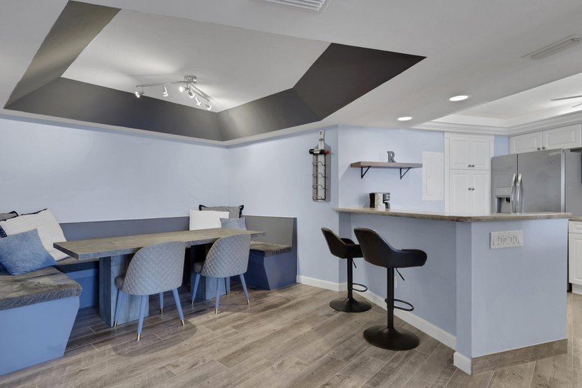 Wow what a show stopper this stunning unit is on the 21st floor - photo 16