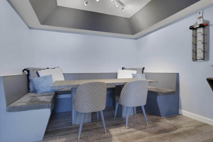 Wow what a show stopper this stunning unit is on the 21st floor - photo 17