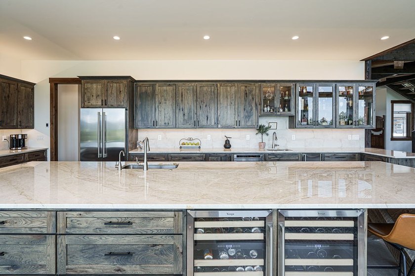Built to perfection in 2024, this rare 6,000+ sq/ft mountain - photo 18