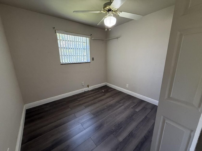 Charming 3-bedroom, 2-bathroom home located in Fort Lauderdale - photo 8