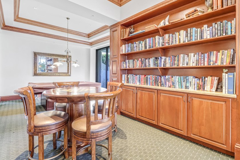 Wow what a show stopper this stunning unit is on the 21st floor - photo 19