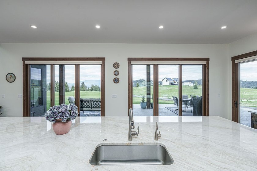Built to perfection in 2024, this rare 6,000+ sq/ft mountain - photo 19