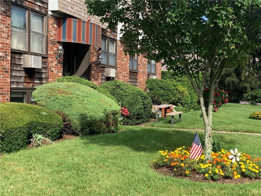 Welcome to Waterview Condominium community in charming Warren - photo 3