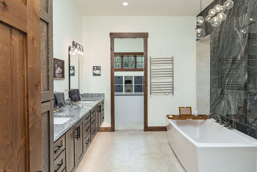 Built to perfection in 2024, this rare 6,000+ sq/ft mountain - photo 24