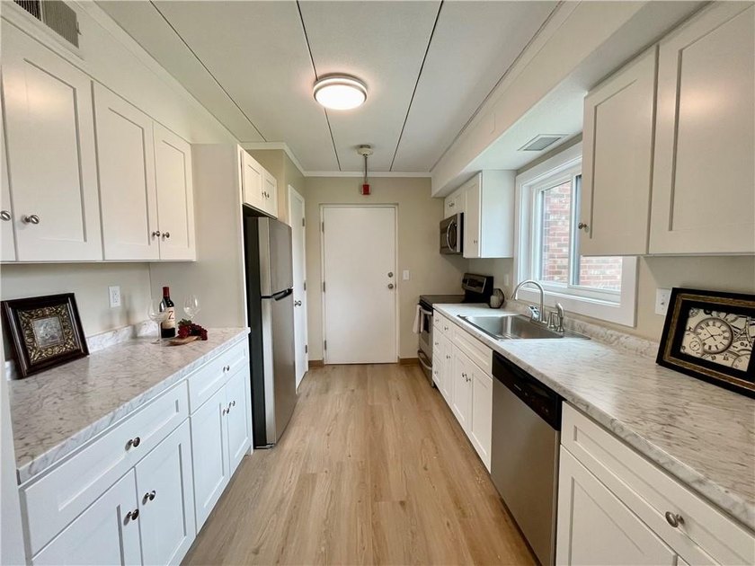 Welcome to Waterview Condominium community in charming Warren - photo 4