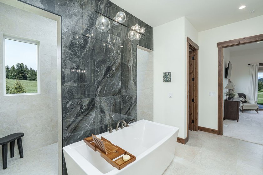 Built to perfection in 2024, this rare 6,000+ sq/ft mountain - photo 27