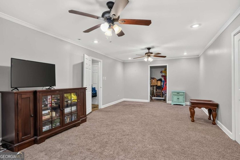 This Well-Maintained 4 Bedroom, 2.5 Bathroom Home with a - photo 31