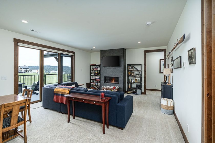 Built to perfection in 2024, this rare 6,000+ sq/ft mountain - photo 44