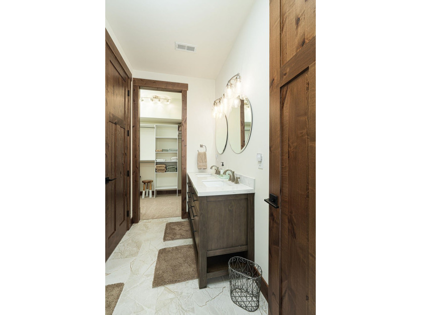 Built to perfection in 2024, this rare 6,000+ sq/ft mountain - photo 47