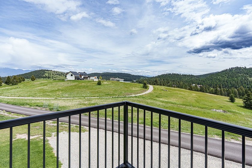 Built to perfection in 2024, this rare 6,000+ sq/ft mountain - photo 50
