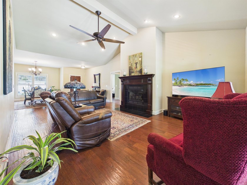 Beautiful 3 bed, 2 bath brick home on the golf course in The - photo 13