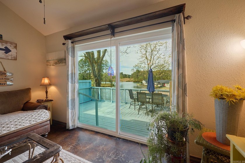 INVESTMENT PROPERTY? 3 RENTABLE UNITS! on Lake Hamilton! Welcome - photo 5