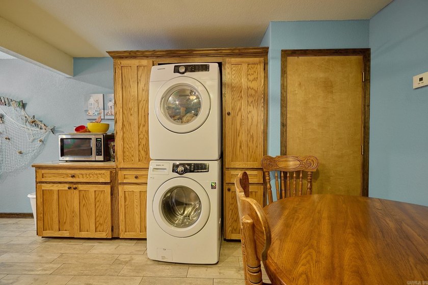 INVESTMENT PROPERTY? 3 RENTABLE UNITS! on Lake Hamilton! Welcome - photo 9