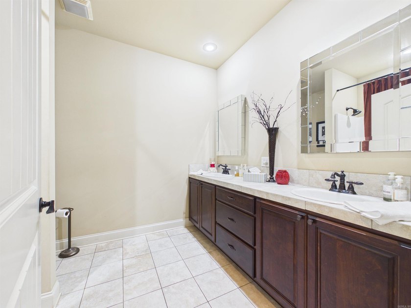 Beautiful 3 bed, 2 bath brick home on the golf course in The - photo 19