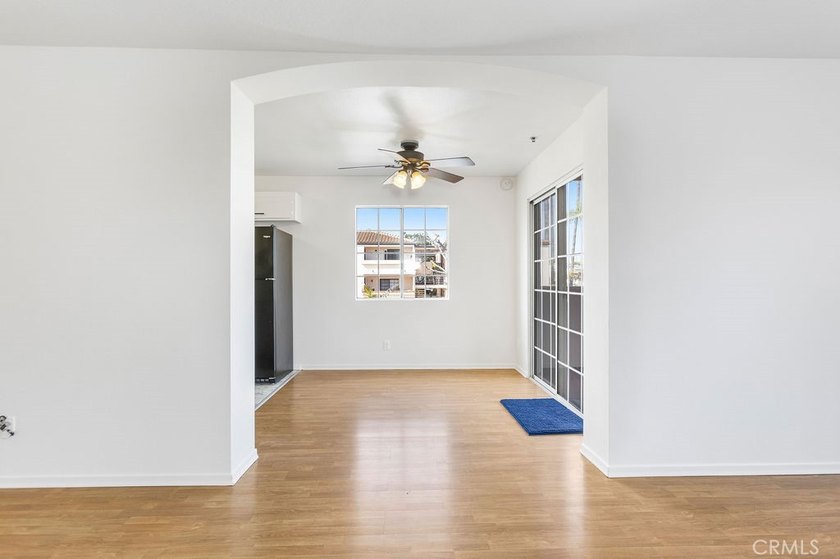 Rare offering! This beautifully maintained single-story 3 - photo 12