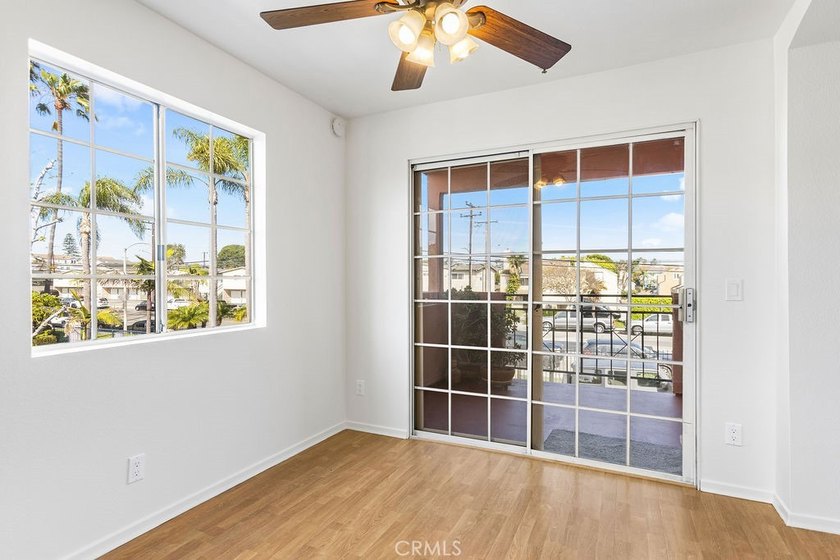 Rare offering! This beautifully maintained single-story 3 - photo 13