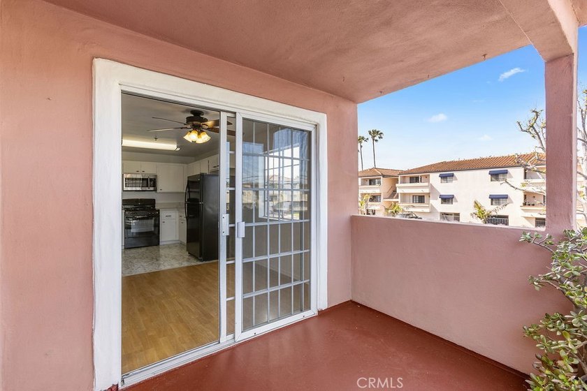 Rare offering! This beautifully maintained single-story 3 - photo 16