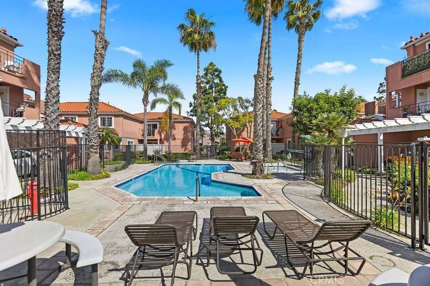 Rare offering! This beautifully maintained single-story 3 - photo 25