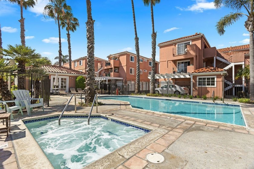 Rare offering! This beautifully maintained single-story 3 - photo 26
