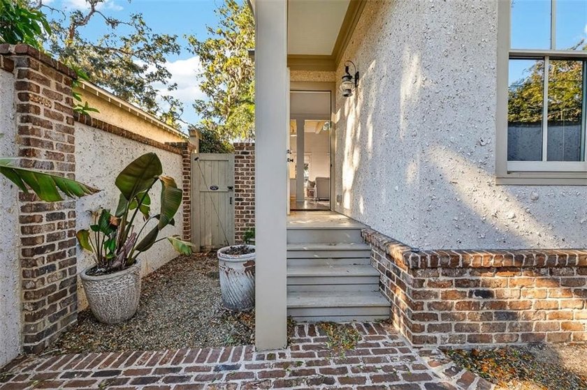 Nestled in the neighborhood of Village Oaks, this beautifully - photo 42