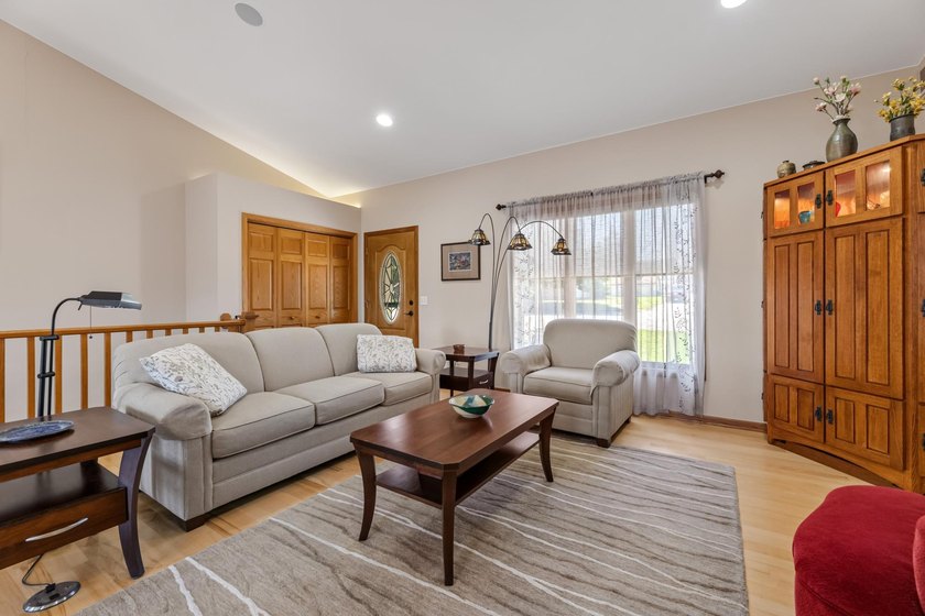 Meticulous and beautifully cared for! 329 2nd street is set and - photo 11