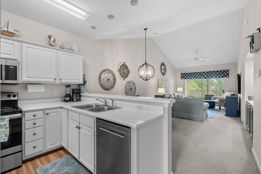 Welcome to your perfect coastal retreat! This beautifully - photo 15