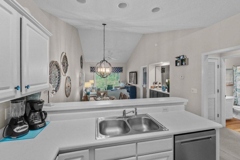Welcome to your perfect coastal retreat! This beautifully - photo 16