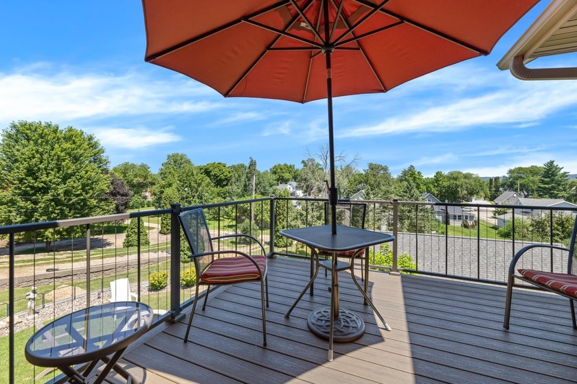 Meticulous and beautifully cared for! 329 2nd street is set and - photo 23
