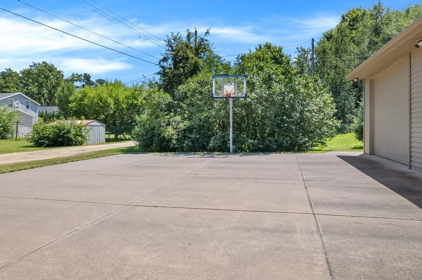 Meticulous and beautifully cared for! 329 2nd street is set and - photo 31