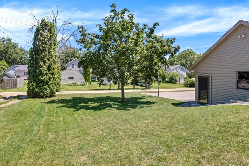 Meticulous and beautifully cared for! 329 2nd street is set and - photo 32