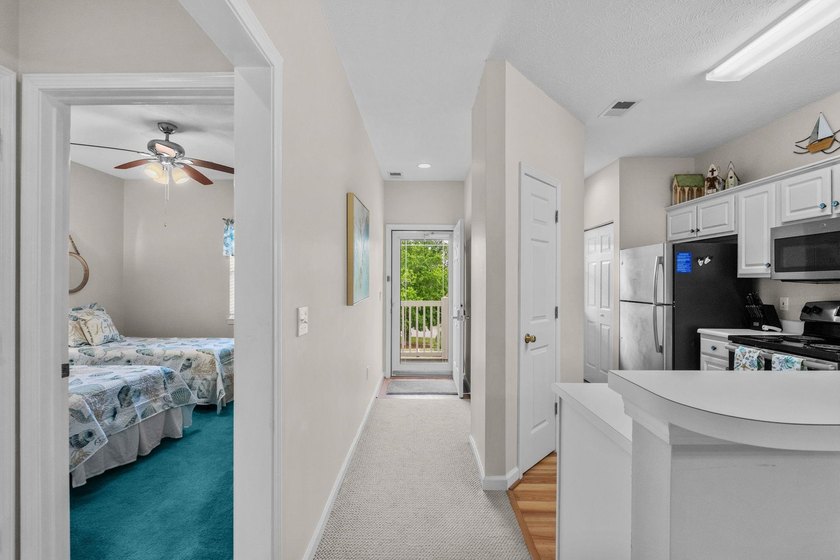 Welcome to your perfect coastal retreat! This beautifully - photo 35