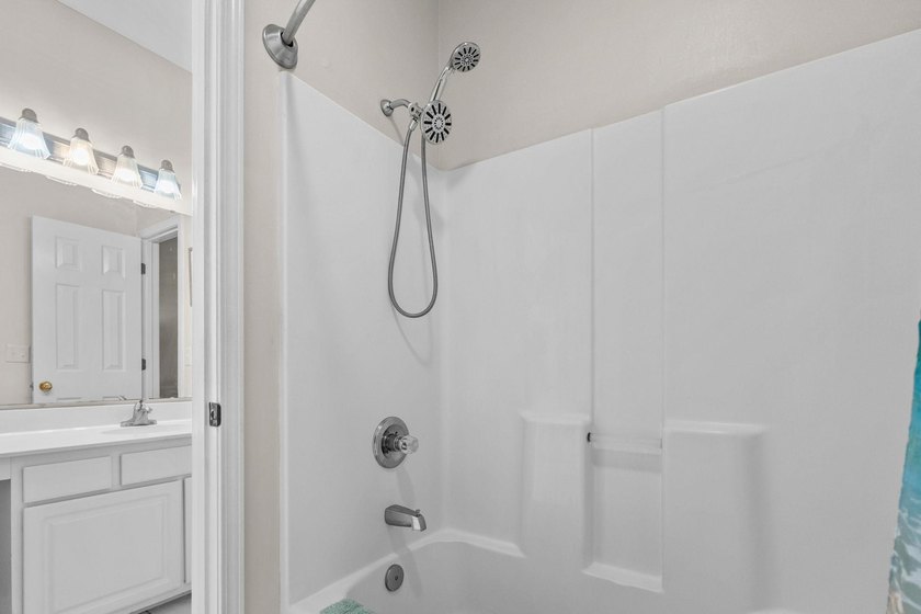 Welcome to your perfect coastal retreat! This beautifully - photo 37
