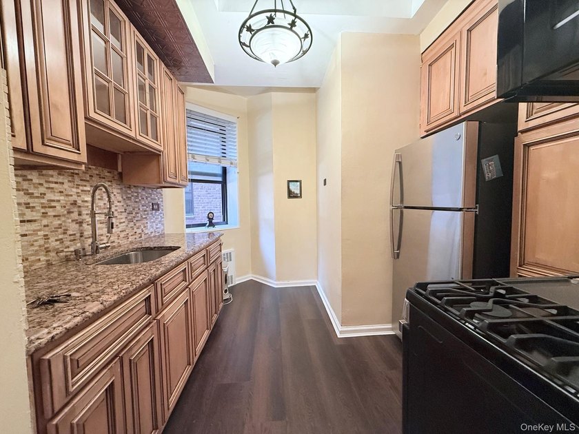 Well-proportioned one-bedroom co-op featuring a spacious living - photo 2