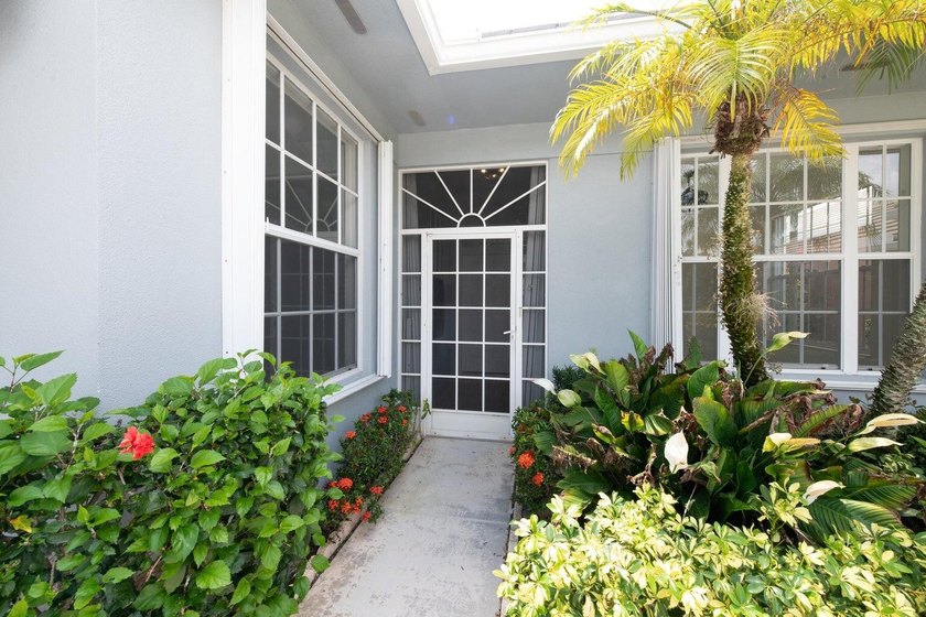 Welcome to this fully renovated 3-bedroom, 2.5-bathroom home - photo 2