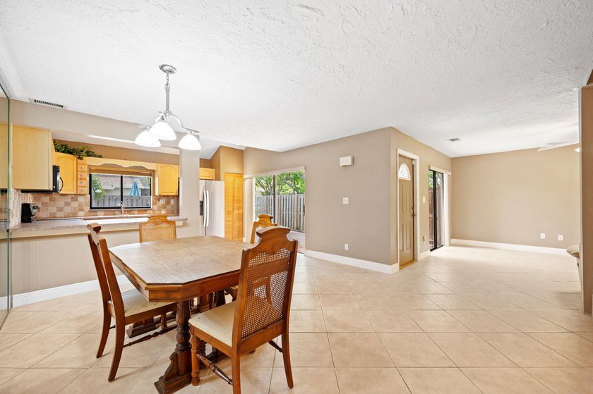 Best location in West Broward, Plantation to own this fee simple - photo 6