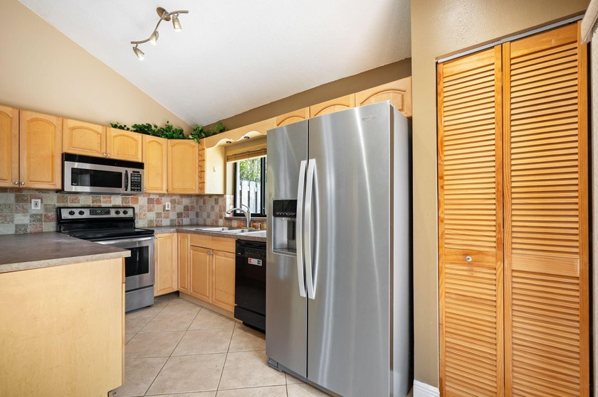 Best location in West Broward, Plantation to own this fee simple - photo 10
