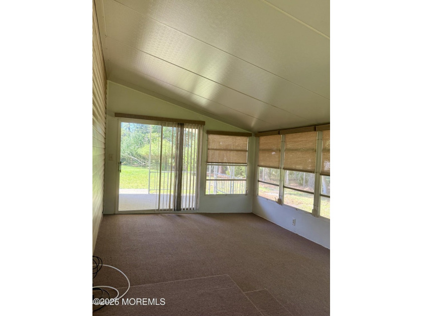 Freshly painted extremely clean lakeview model. 2 bedrooms 2 - photo 12