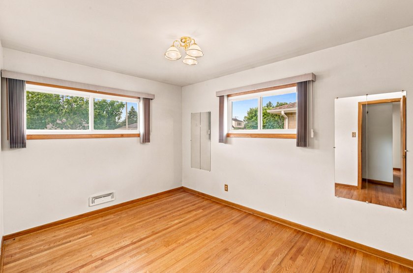 Welcome home to this well-maintained split 4-bedroom - photo 16