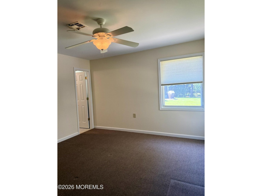 Freshly painted extremely clean lakeview model. 2 bedrooms 2 - photo 20