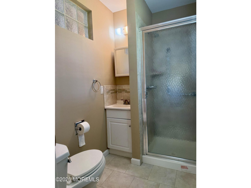 Freshly painted extremely clean lakeview model. 2 bedrooms 2 - photo 21
