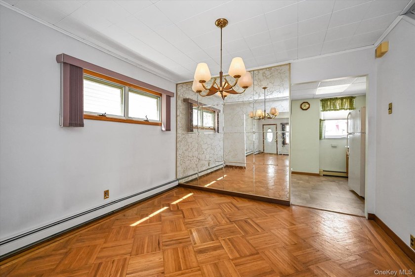 A charming semi-detached 3-bedroom Colonial in Bayside sits on a - photo 5