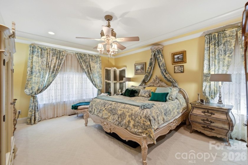 This exceptional 5,200+ square-foot waterfront residence offers - photo 13