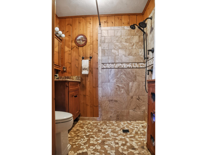 Welcome to this exceptionally well-maintained 3-bedroom, 2-bath - photo 36