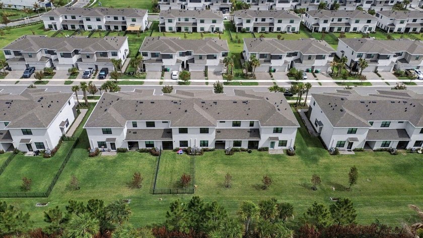 Welcome to modern living in Cadence at Tradition! This - photo 3