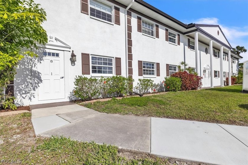 Don't miss this affordable 2-bedroom, 2-bath end-unit - photo 3