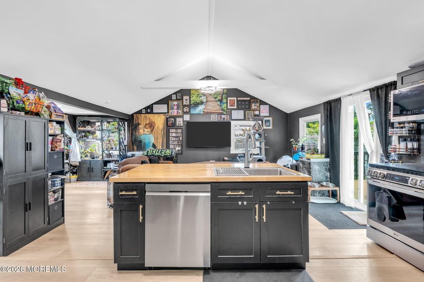 Welcome home to this charming 2-bedroom, 1-bath ranch in the - photo 18