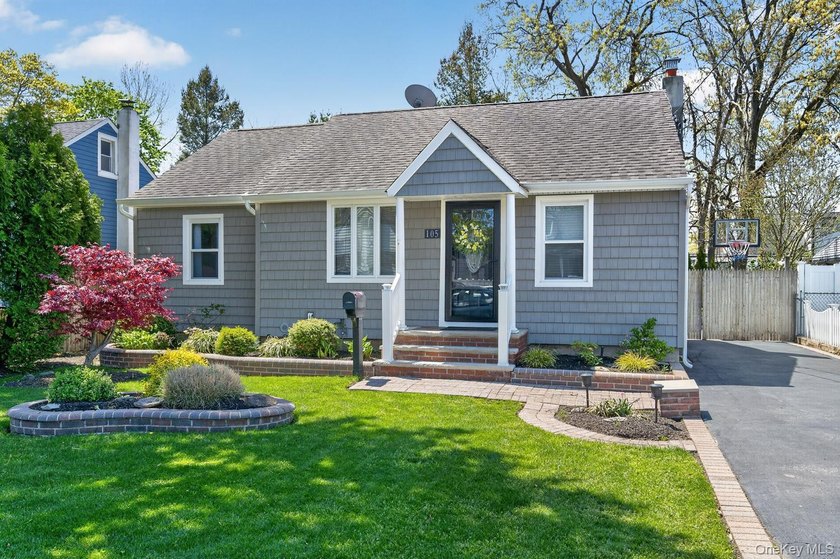 Beautifully renovated inside and out!! Welcome to 105 N Hamilton - photo 2