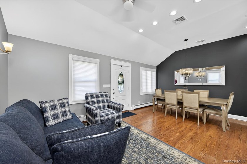Beautifully renovated inside and out!! Welcome to 105 N Hamilton - photo 5