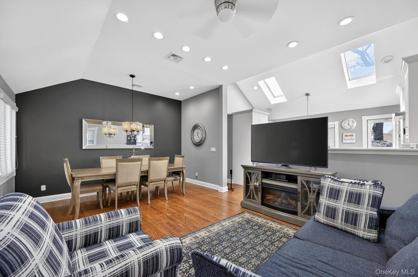 Beautifully renovated inside and out!! Welcome to 105 N Hamilton - photo 6