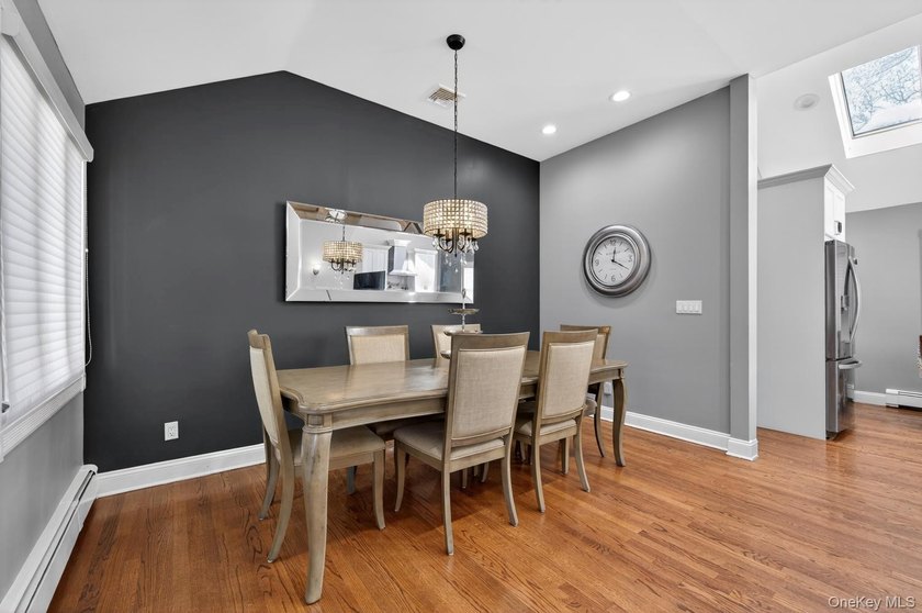 Beautifully renovated inside and out!! Welcome to 105 N Hamilton - photo 9